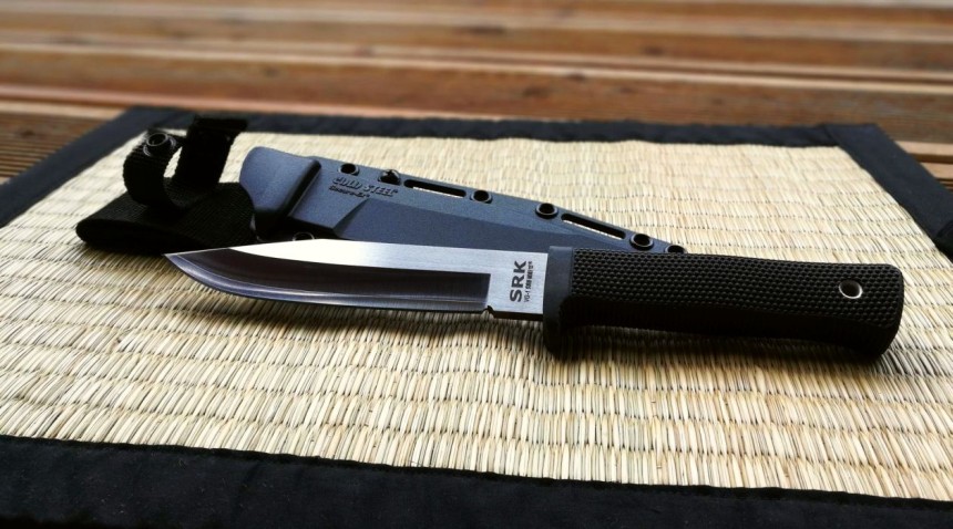 Le couteau de survie Cold Steel SRK avec lame en acier japonais VG-1 San Mai III®