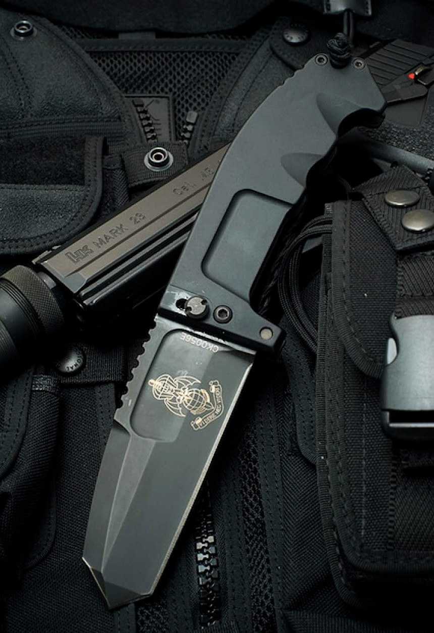 Couteau Extrema Ratio RAO Black, avec lame en acier Böhler N690, spécialement conçu pour répondre aux exigences spécifiques des médicaments para et combat medics