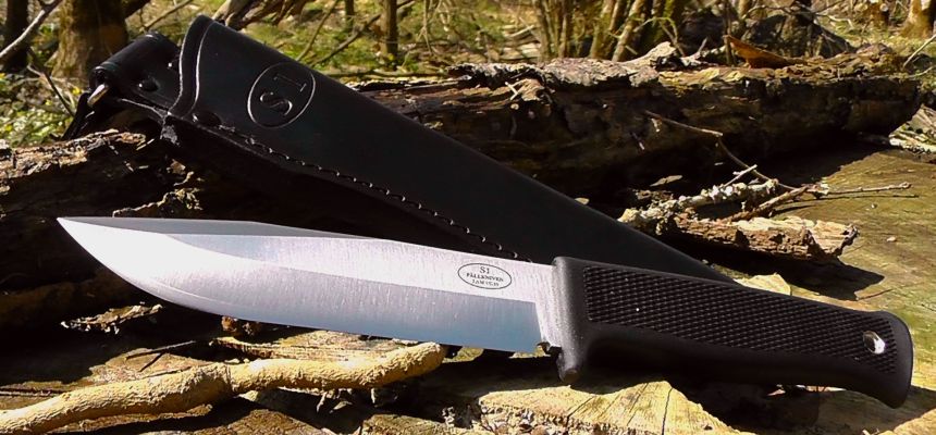 Le couteau de chasse Fällkniven S1 The Forest Knife dans son environnement naturel