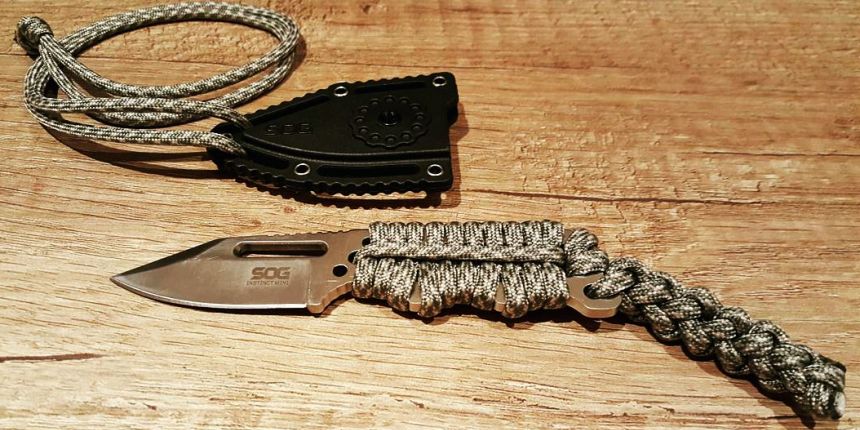 Pourquoi acheter un couteau sans manche ? Mais bien sûr pour le personnaliser ! Peut-être avec l'aide d'une excellente corde paracord