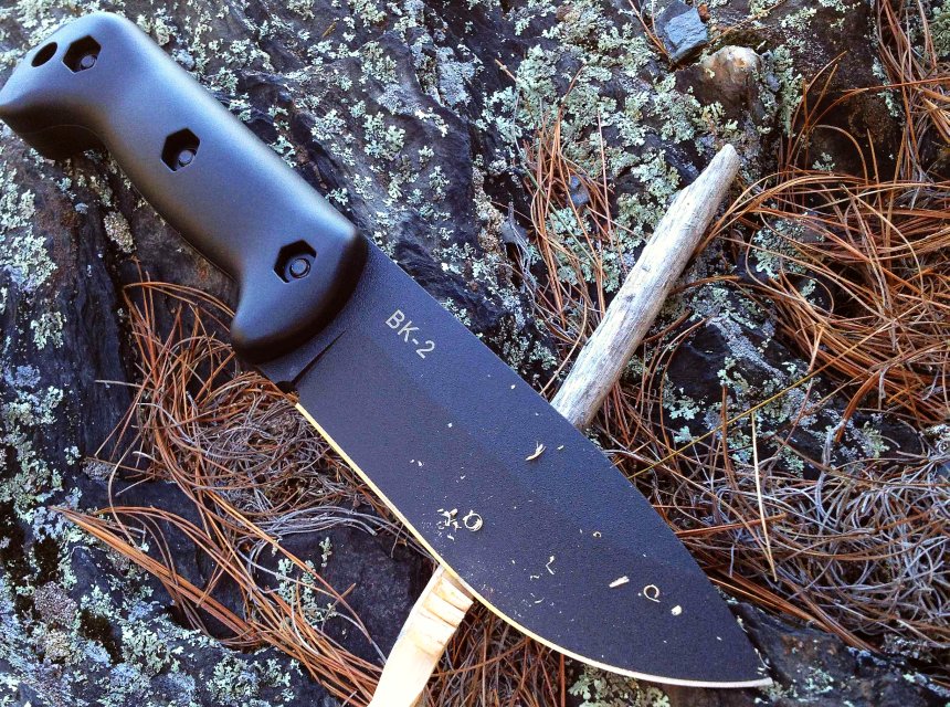 Le design extrêmement épuré et très « masculin » du couteau de camp KA-BAR BK2 Becker Campanion