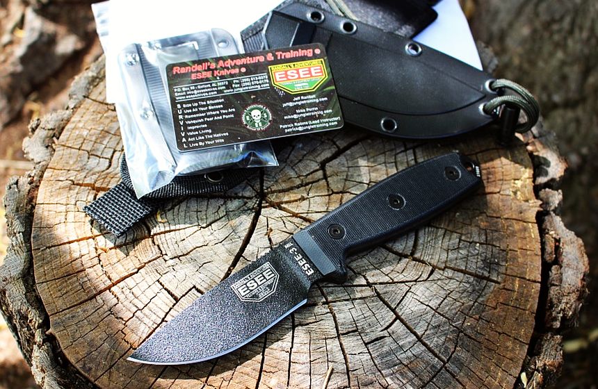 ESEE 3-MIL est un couteau militaire, adapté également pour les sorties en plein air où la fiabilité et la performance ne sont pas une option, mais la règle