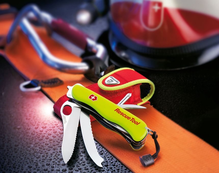 Avec le couteau suisse Victorinox Rescue Tool, il est possible d'acheter séparément l'élégant étui rouge avec bordure jaune