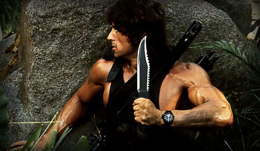 Rambo 2, la vengeance, Sylvester Stallone en action avec le couteau bien en évidence