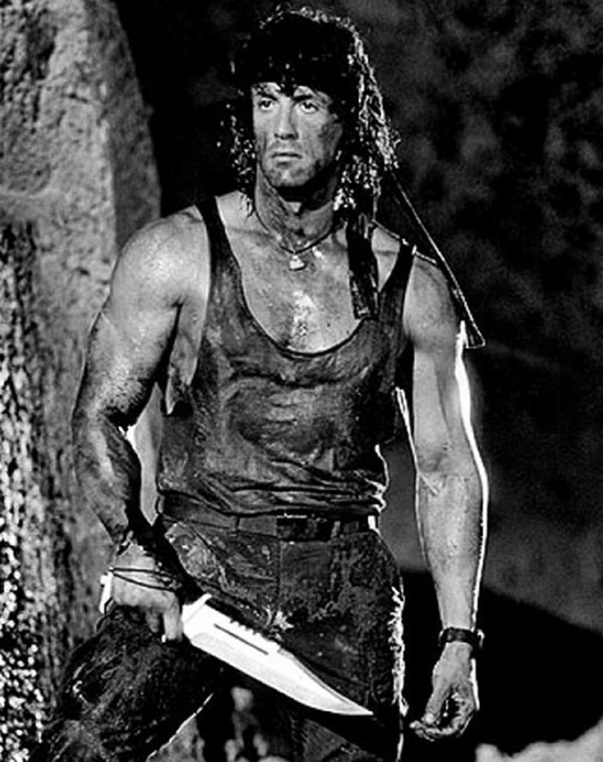 Rambo 3, une fois de plus Sylvester Stallone amène au cinéma un imposant couteau de combat